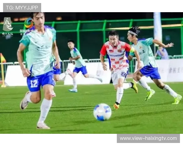 足球球星与挚友携手共创绿茵场上温情与荣耀故事